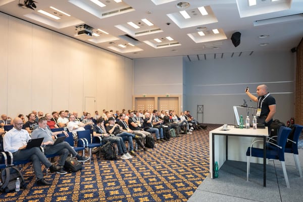 Občinstvo med predavanjem Davida Kavčnika na NT konferenci 2026